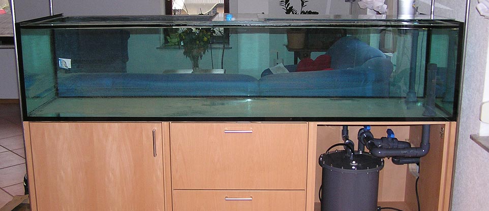 freischwebendes Wohnzimmeraquarium, Lörrach