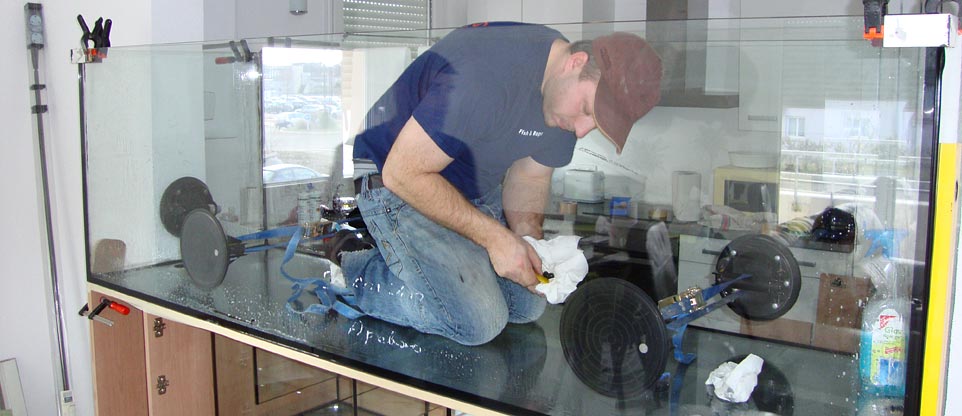 Aquarium-Vorortverklebung