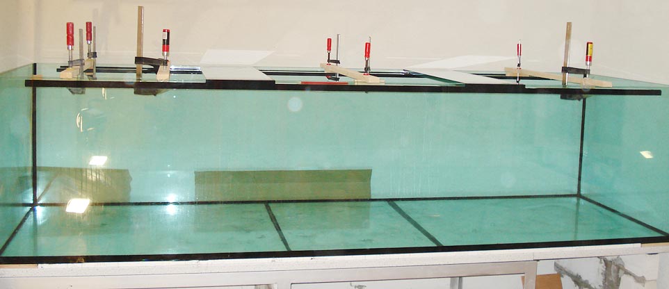 Aquarium-Vorortverklebung